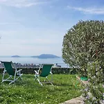 Miralunga Rossa Feriehus Lerici